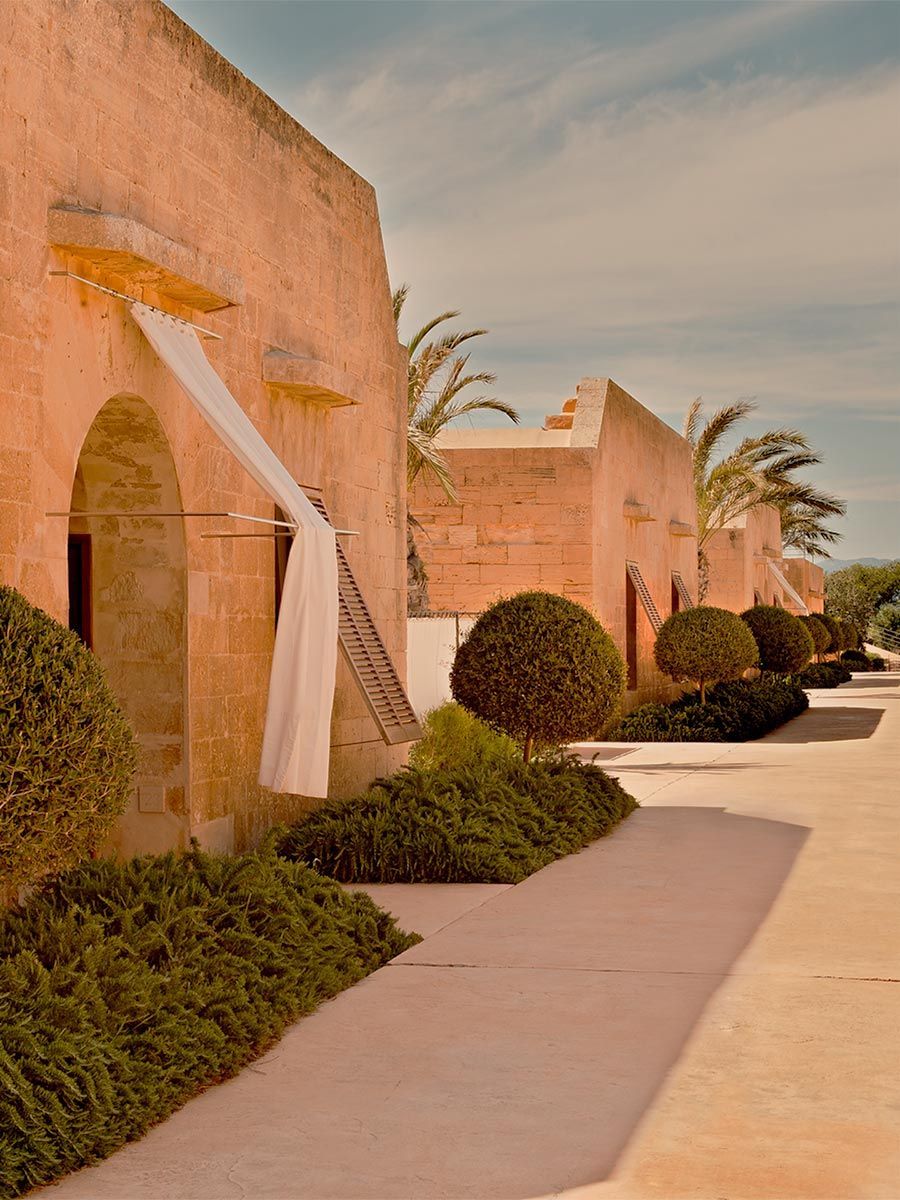 Fachada del hotel Cap Rocat, Mallorca. Façade of Cap Rocat, Mallorca.